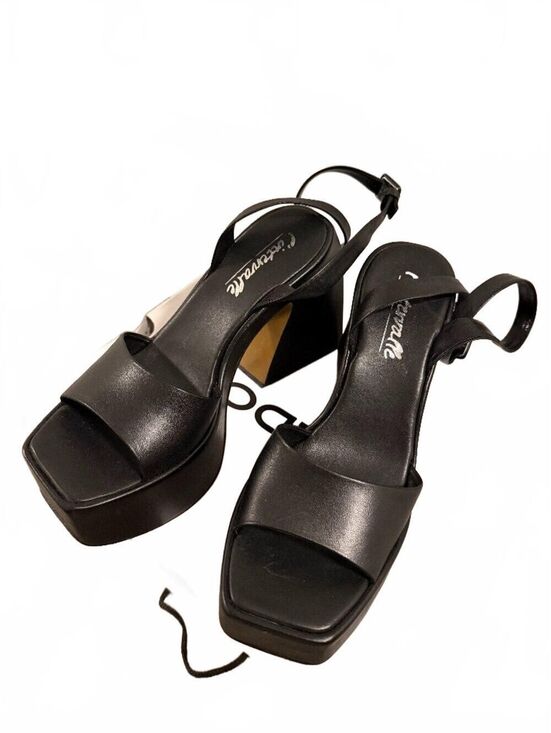 L'INTERVALLE Shoes - L'intervalle Scorpios Black Leather Heels